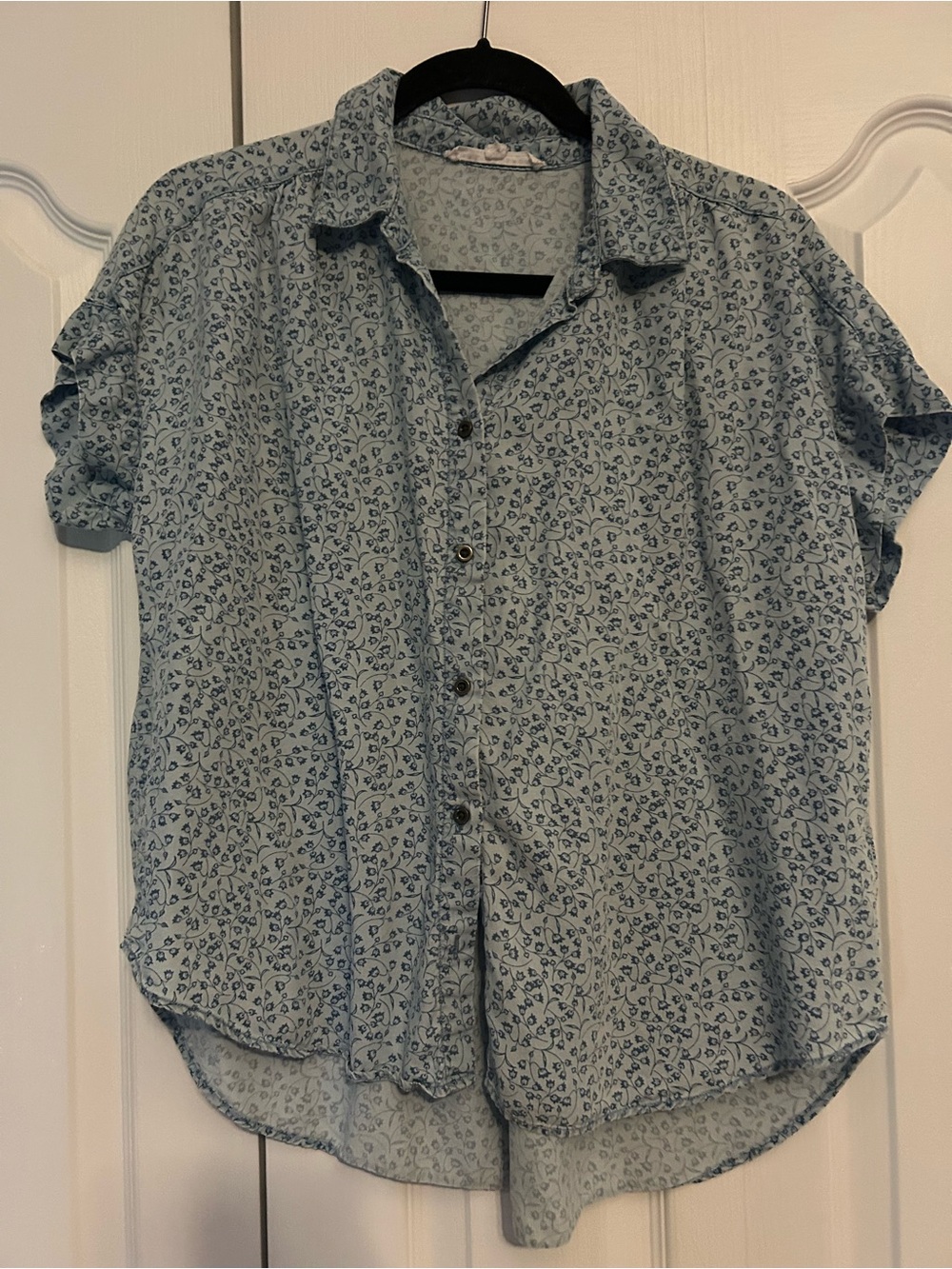 Jane and Delancey Light Blue Floral Short-Sleeve Oversize Lyocell Blouse